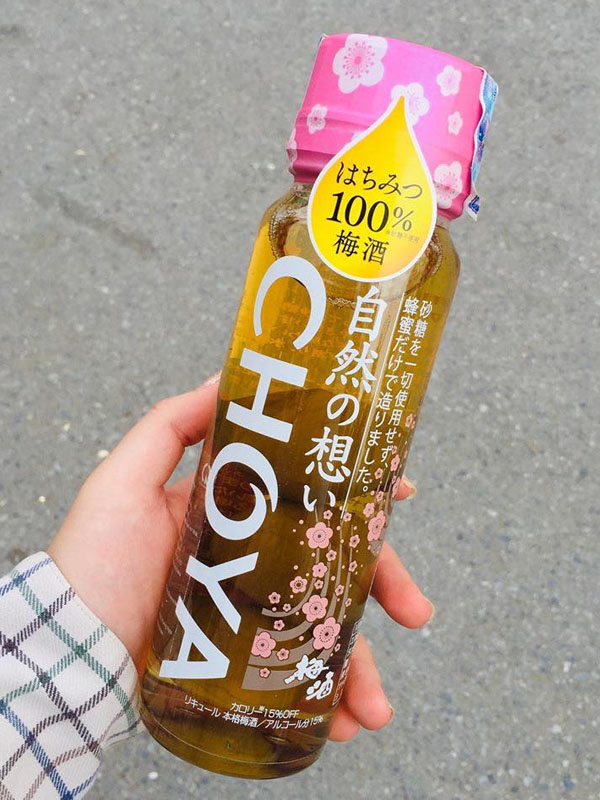 rượu mơ choya mật ong