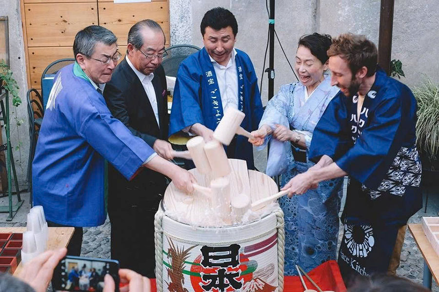 Rượu sake 1.8l Rượu sake 1.8l
