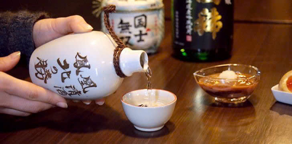 chọn ly uống sake chuẩn: yếu tố quyết định hương vị