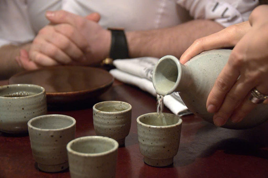 chọn ly uống sake chuẩn: yếu tố quyết định hương vị