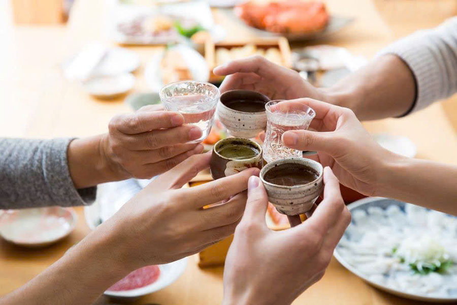 sake với gia đình: trải nghiệm văn hóa tại gia